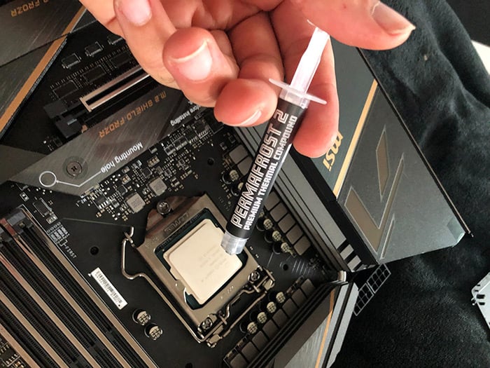 Koelpasta aanbrengen op de CPU