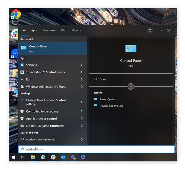  Apertura del menu Start di Windows e digitazione di “Pannello di controllo” per impostare Chrome come browser predefinito su Windows 10.